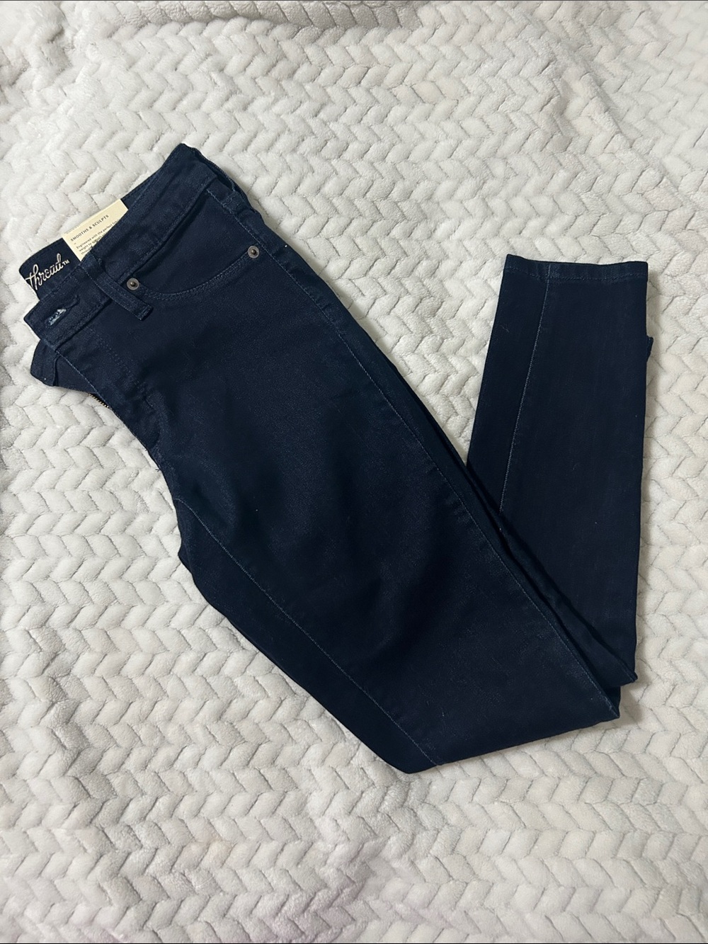 Universal Threads Women’s Dark Wash  Skinny Mid-rise Jegging